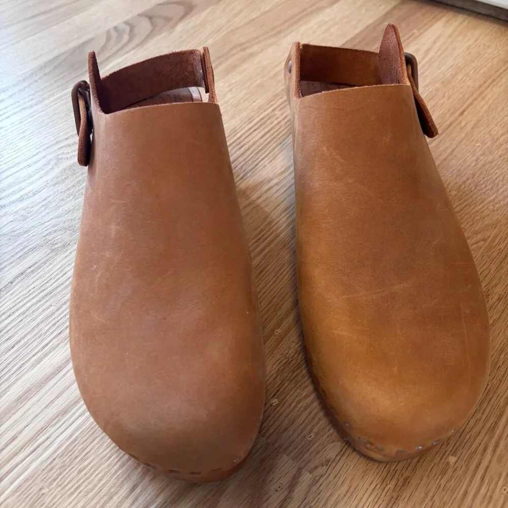 Gorgeous Monochrome Bryr Clogs with strap - Picture 2 of 7
